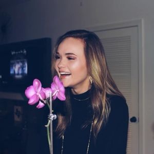 Meet your Posher, Laine